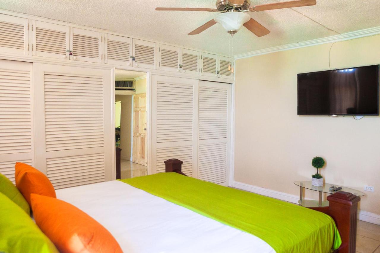 Montego Bay Club Apartments Exterior photo