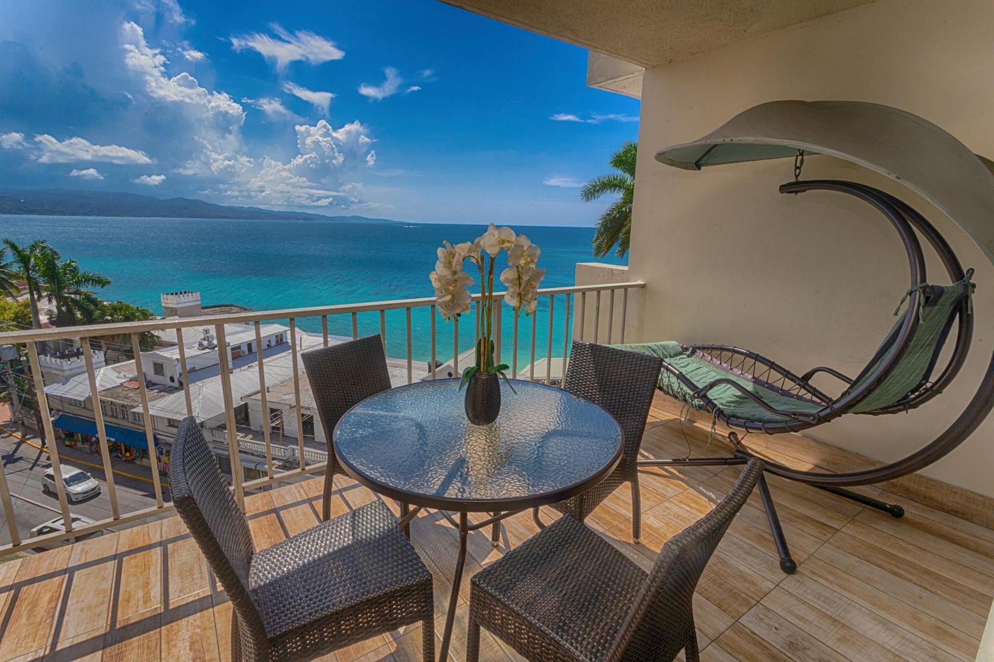Montego Bay Club Apartments Exterior photo
