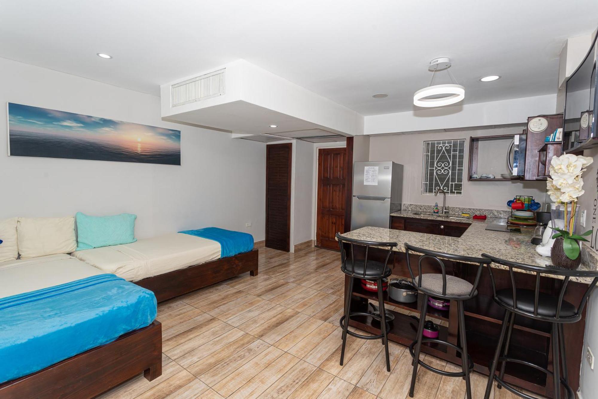 Montego Bay Club Apartments Exterior photo