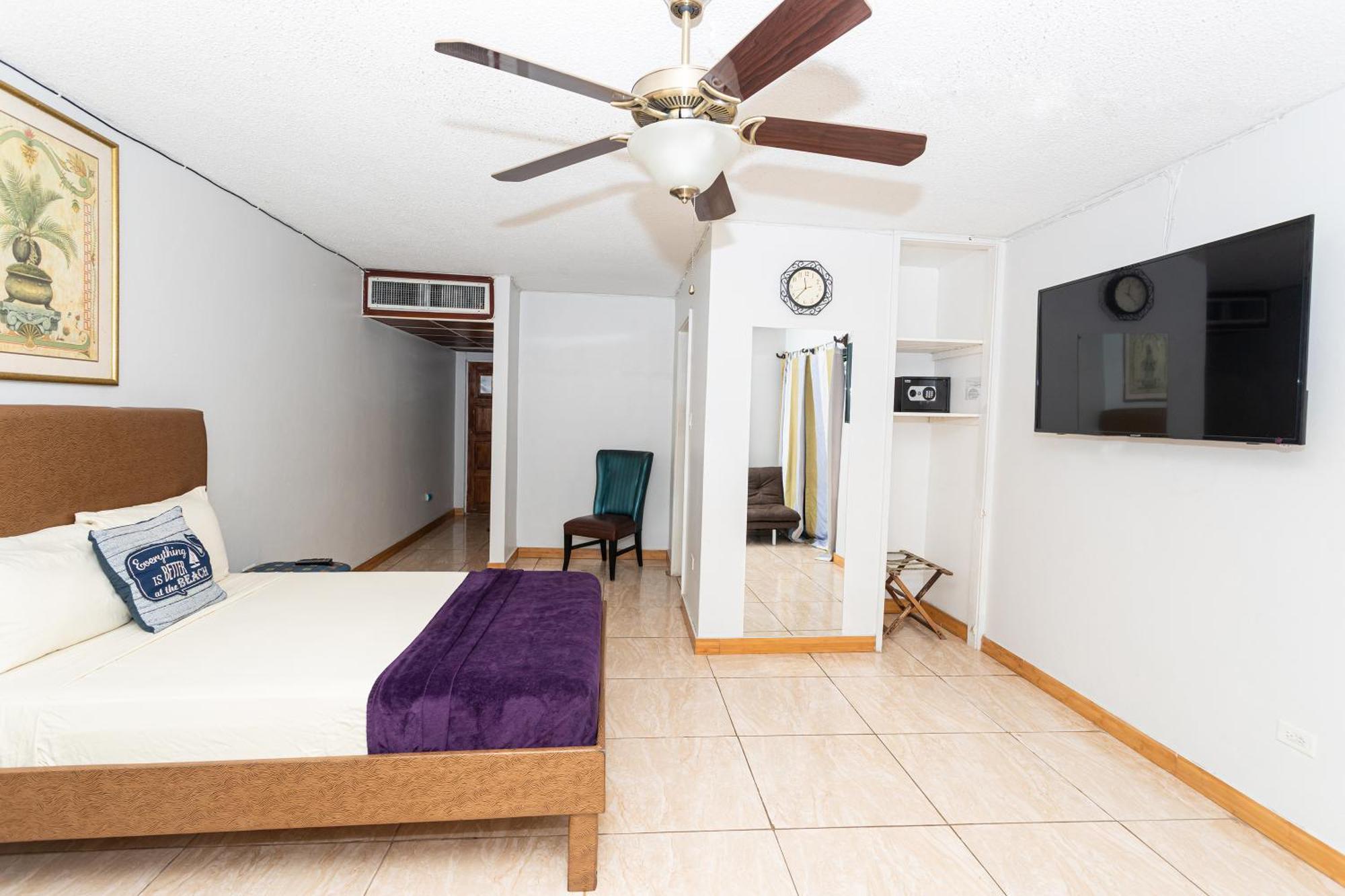 Montego Bay Club Apartments Exterior photo