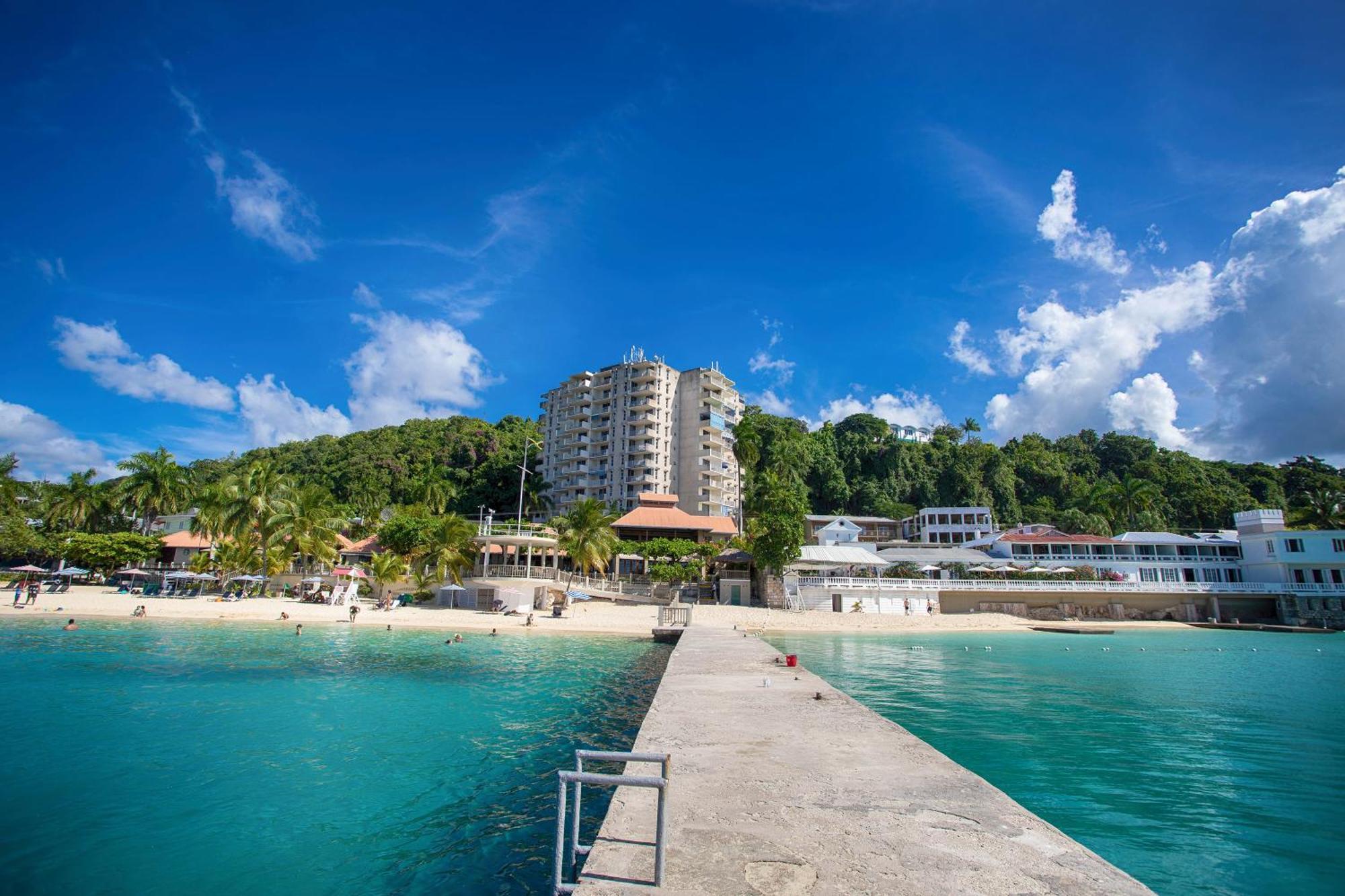 Montego Bay Club Apartments Exterior photo