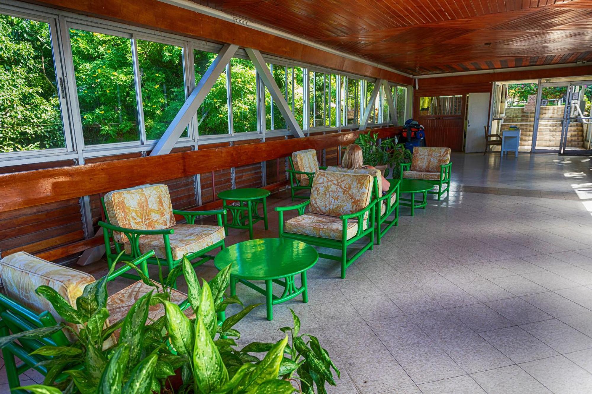 Montego Bay Club Apartments Exterior photo