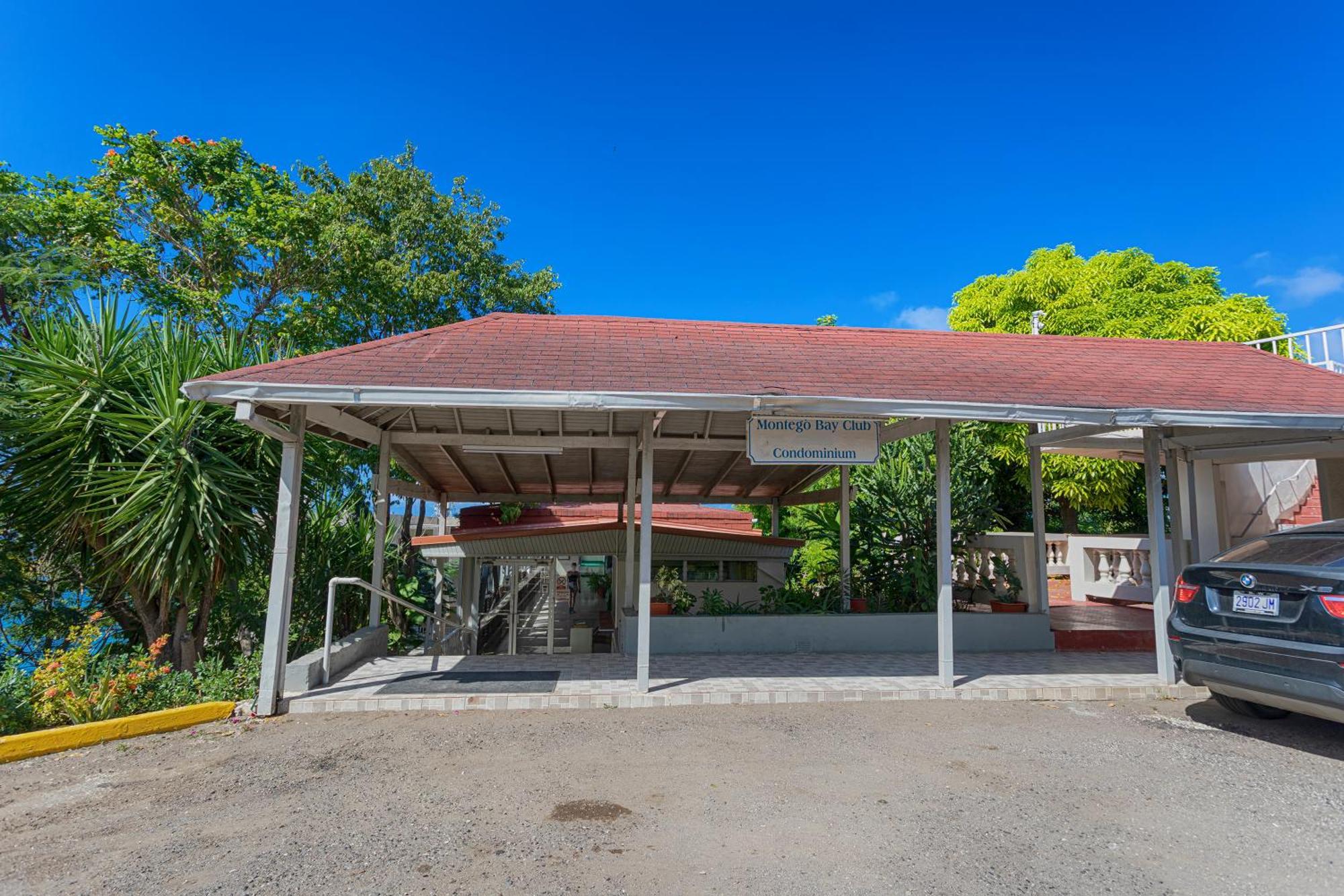 Montego Bay Club Apartments Exterior photo