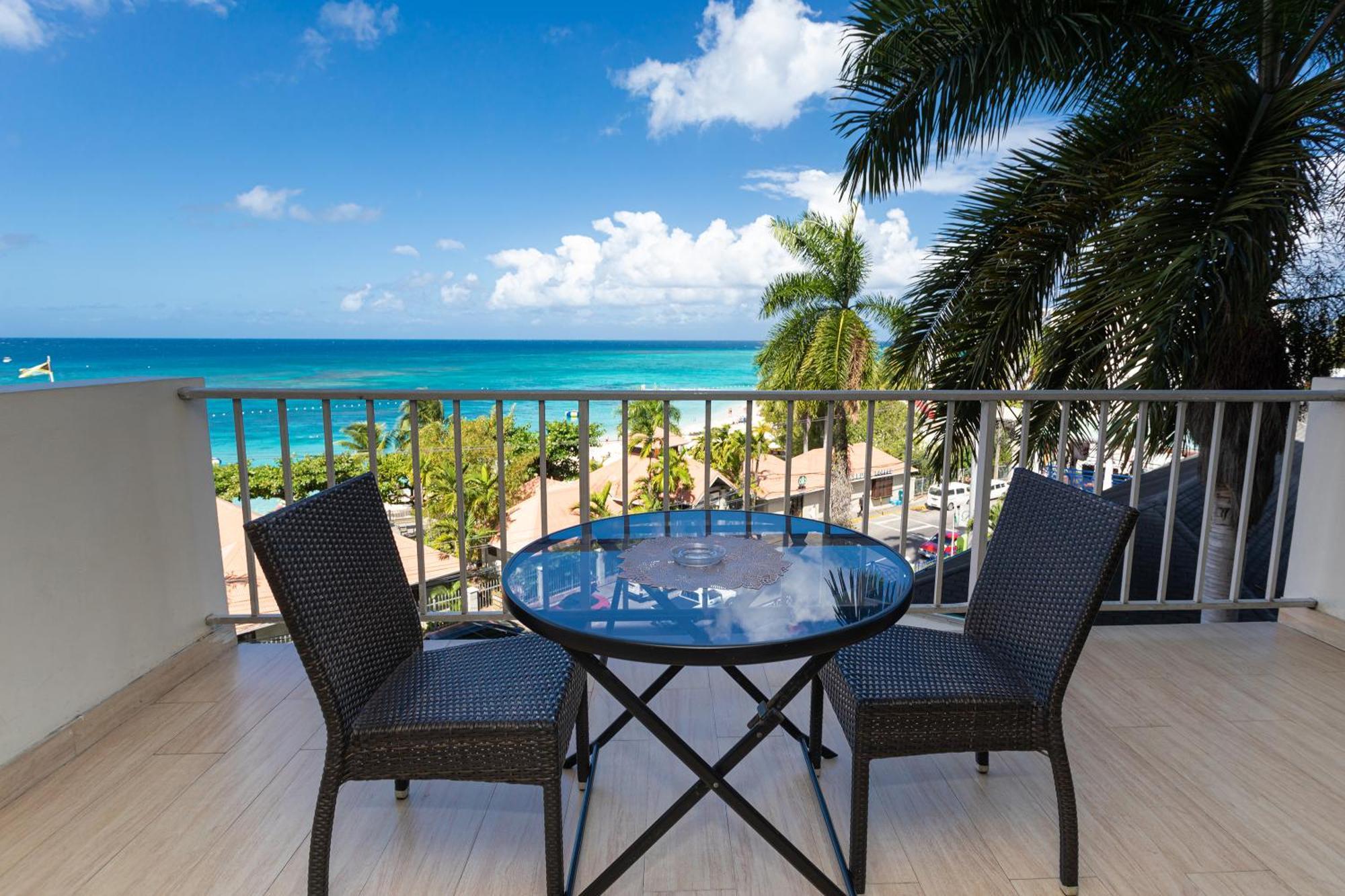 Montego Bay Club Apartments Exterior photo