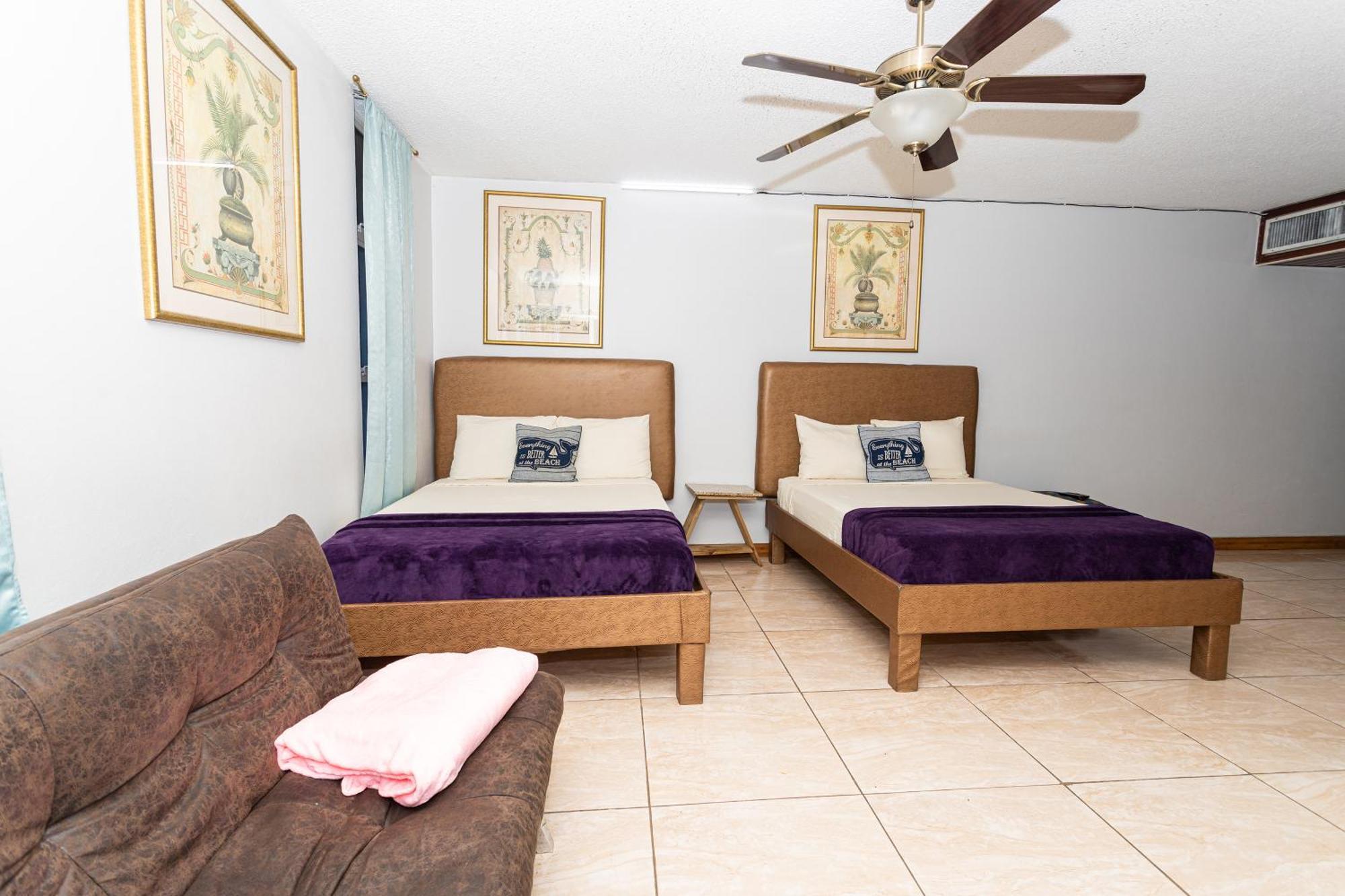 Montego Bay Club Apartments Exterior photo