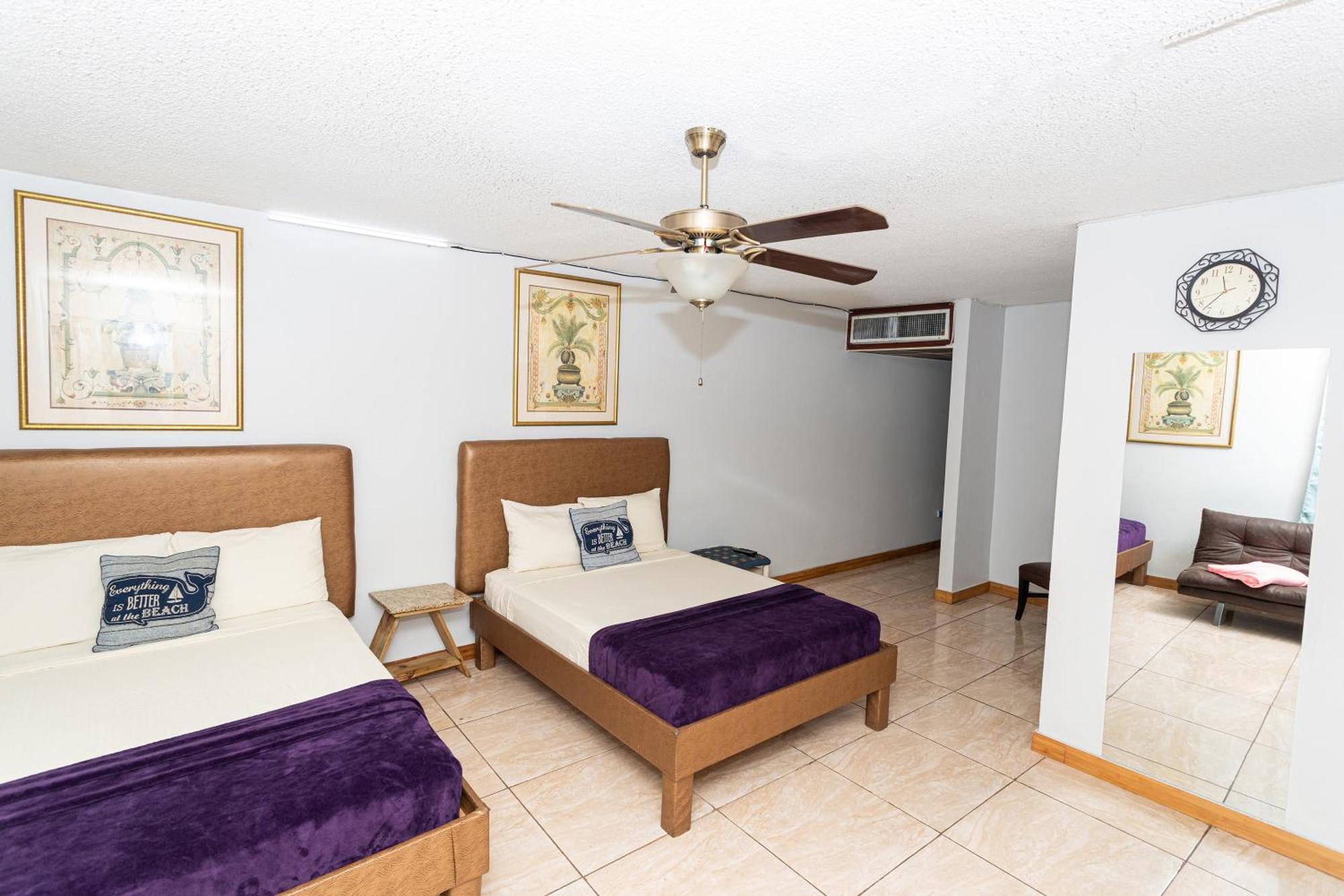 Montego Bay Club Apartments Exterior photo
