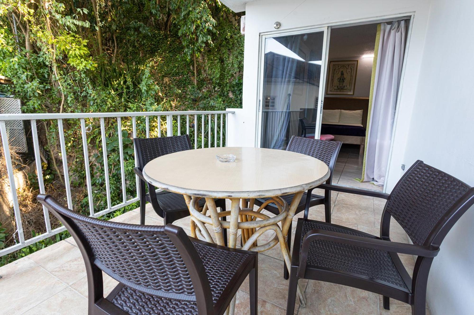 Montego Bay Club Apartments Exterior photo