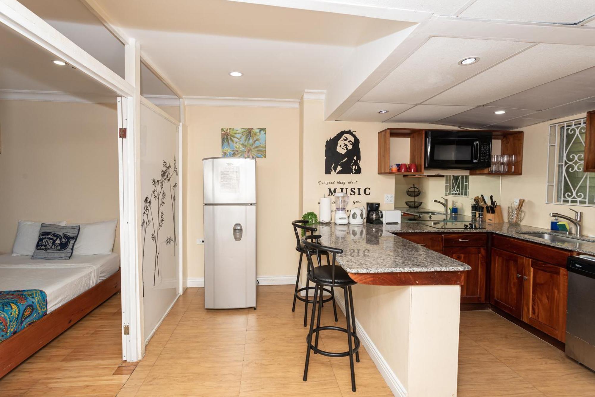 Montego Bay Club Apartments Exterior photo