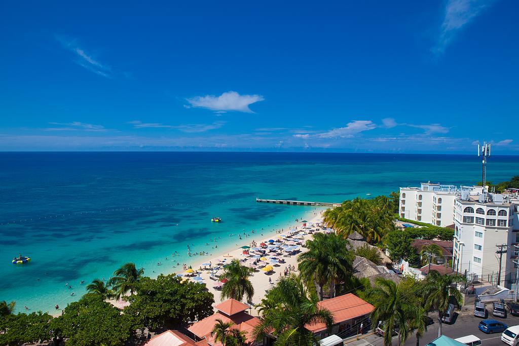 Montego Bay Club Apartments Exterior photo