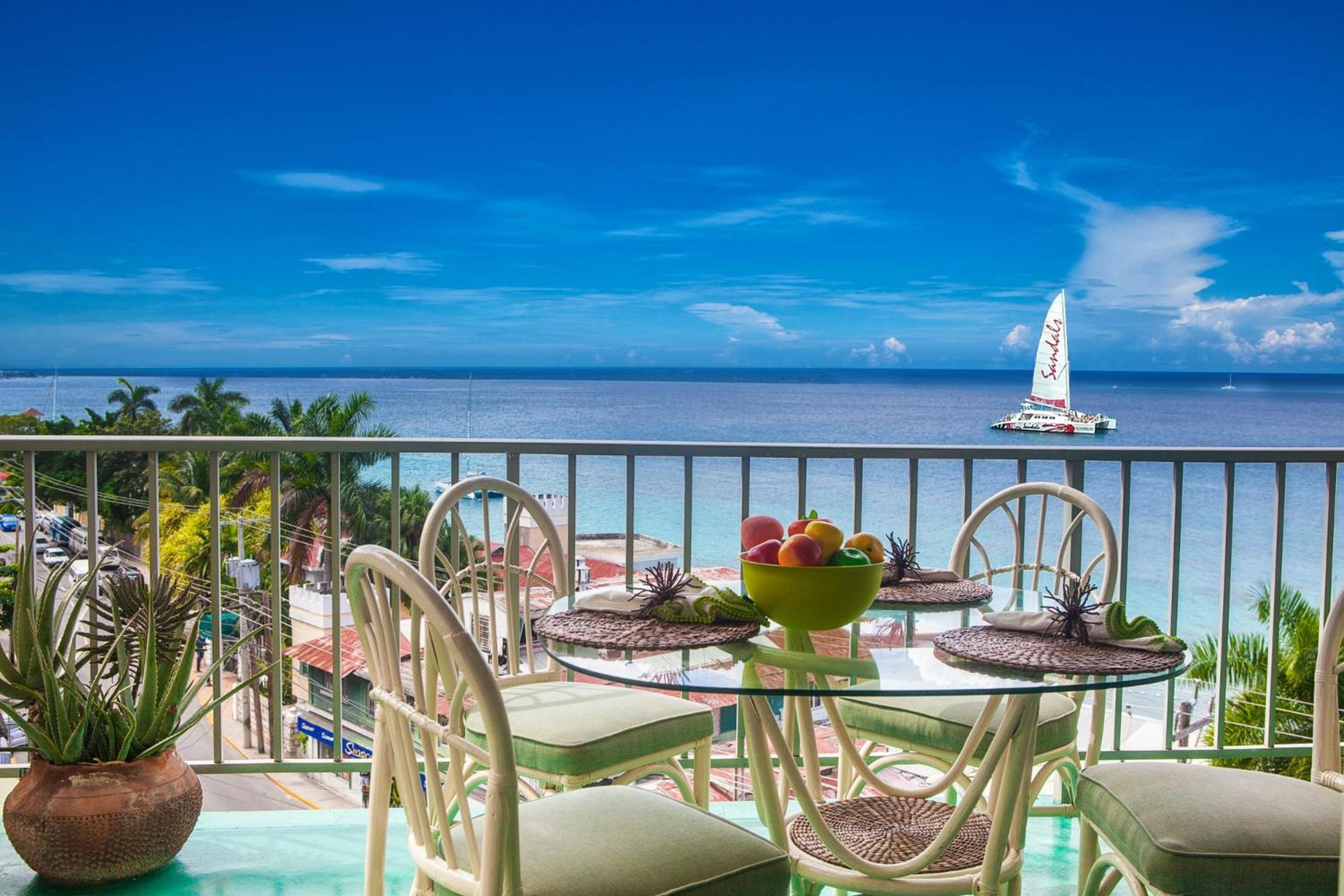 Montego Bay Club Apartments Exterior photo